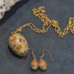 Vintage Chinese Cloisonné Enamel Egg Pendant Necklace & Earrings Set Gold Tone