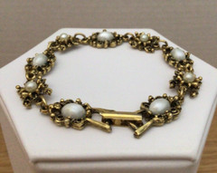 Victorian Style Enhanced Faux Pearl 8″ Jewelry Bracelet Antique Gold Tone