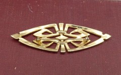3.5″ JJ Horizontal Shaped Gold-Toned Symmetrical Hammered Metal Brooch