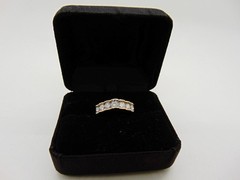 14kt Gold Ring 3.9 Grams 7 Diamonds .33cttw Size 8