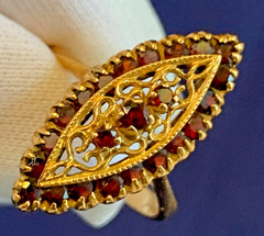 Vtg 18K Yellow Gold Ring 5.2g Fine Jewelry Size 7.75 Band Garnet Color *READ*