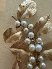 Trifari Signed Gold Tone Leaf Spray Brooch Pin w/ Simulated White Pearl