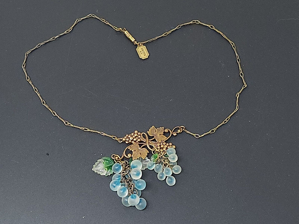 Vintage Kingston NY Blue Glass Grapes Gold tone Collar Necklace 15″