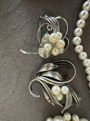 Lot of Pearl Themed Vintage & Modern Jewlery