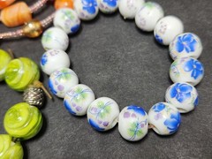Vintage Lot Of 4 Beautiful Glass Beaded Bracelets. 3 Stretch, And 1 Wrap. NICE!!