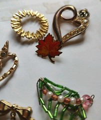 Odd Lot Of 14 Brooches Unbranded Some Vintage