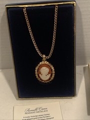 Vintage AVON 1974 Reversible Cameo Pendant Necklace,24″ Chain, Original Box