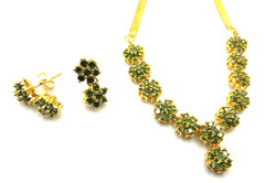 Vintage Green Peridot Jewelry Set – 18K Gold Plated Floral Necklace & Earrings