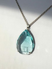 VINTAGE JAPAN MOUNT FUJI AQUAMARINE COLOR ETCHED CRYSTAL GLASS STERLING NECKLACE