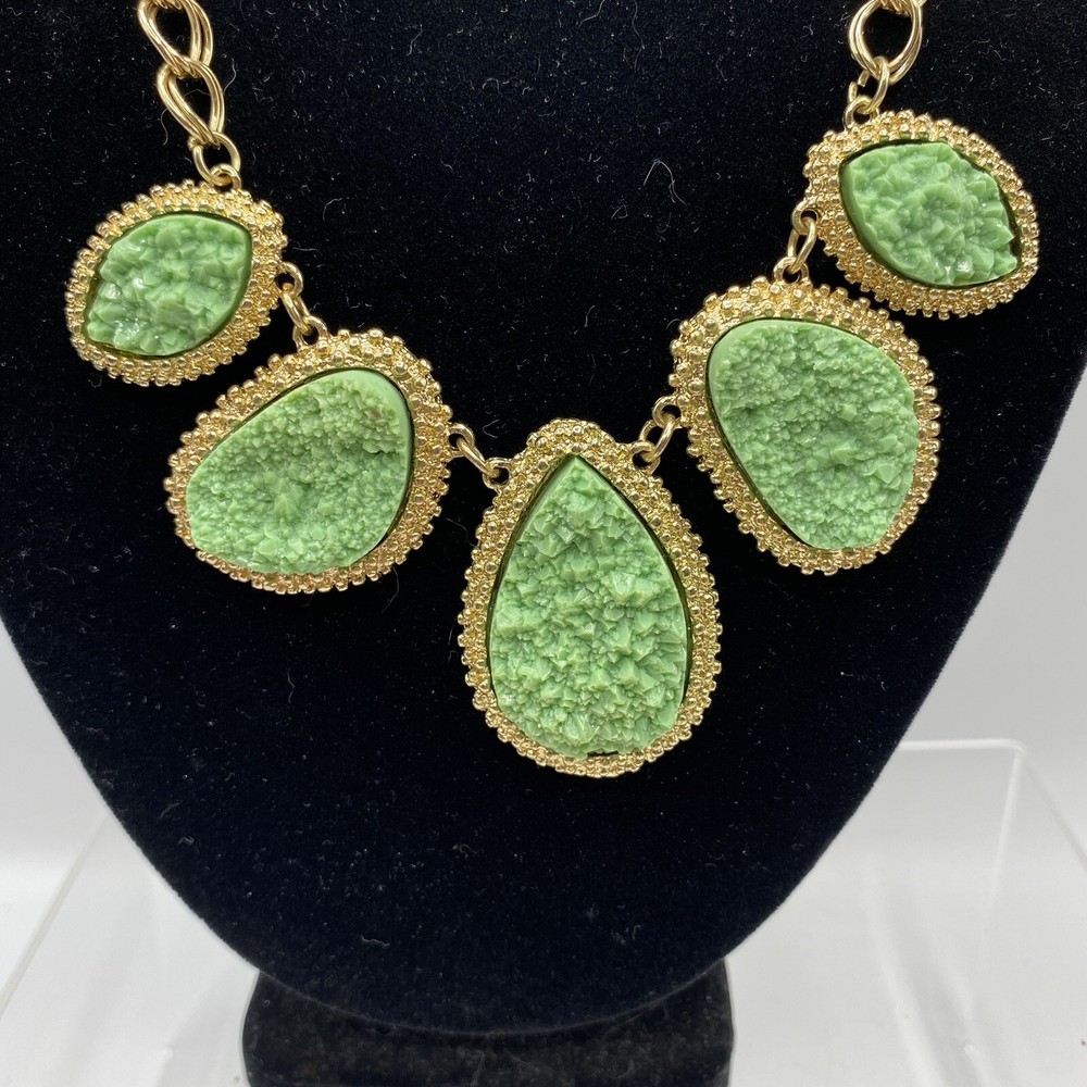 Vtg Green Faux Jade Collar Necklace Gold Tone 18” Lobster Clasp Statement Piece