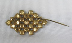 VTG 1950s CZECHOSLOVAKIAN EMERALD CRYSTAL BROOCH 23 CRYSTALS 1 5/8″ LONG