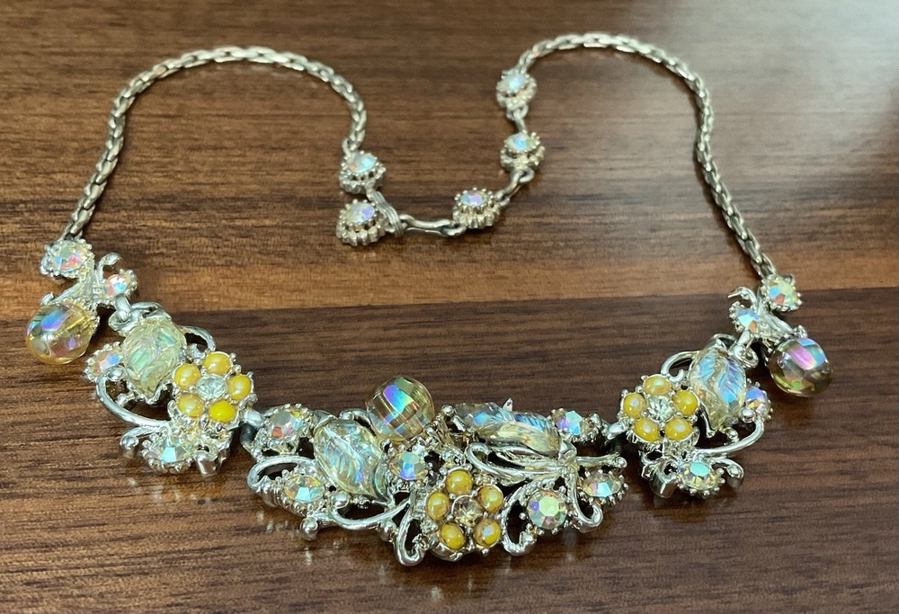 Vintage Signed Hollycraft 1959 AB Pink/Pearls Molded Glass Leaves Necklace 18”