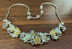 Vintage Signed Hollycraft 1959 AB Pink/Pearls Molded Glass Leaves Necklace 18”