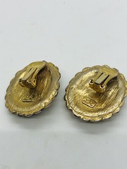 Lady Remington LR vintage goldtone black faux pearl oval clip on earrings