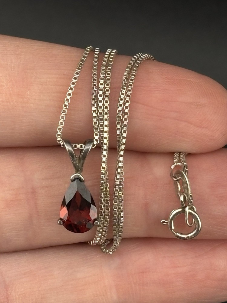 VTG Red Glass Tear Drop Sterling Silver 17′ Box Chain Necklace Retro Dainty