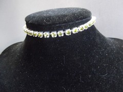 Vtg Costume Jewlery Emerald Green Crystal Glass 2.25″in Stretchy