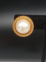 1980s Gold Tone Mesh Frame Faux Mabe Pearl Button Clip-on Earrings