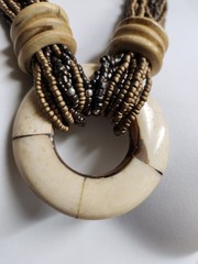 VTG 80’s Multi-Strand Bronze Gunmetal Silver Beaded Horn Ring Pendant Necklace