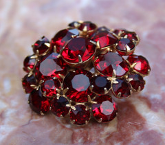 Vintage Signed EISENBERG Red Rhinestone Tiered Dome Brooch Pin 1940s 1950s MCM