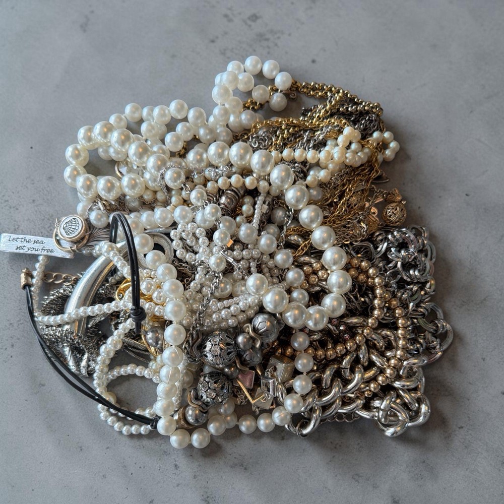 Lot Of 18 Vintage Necklaces- Gold Tone, Silver Tone And Pearl. Varying Lengths