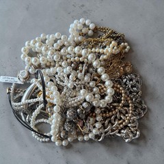 Lot Of 18 Vintage Necklaces- Gold Tone, Silver Tone And Pearl. Varying Lengths