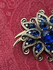 Trifari Vintage Gold Tone Blue Cabachon Stone Rhinestone Brooch 3 1/2″ SCARCE