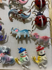 Vintage Hand painted Scatter Pins -cats-retro birds- snoopy-kissing fish