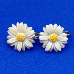 Vintage Daisy Jewelry Set Upcycle Brooch Clip On Earrings