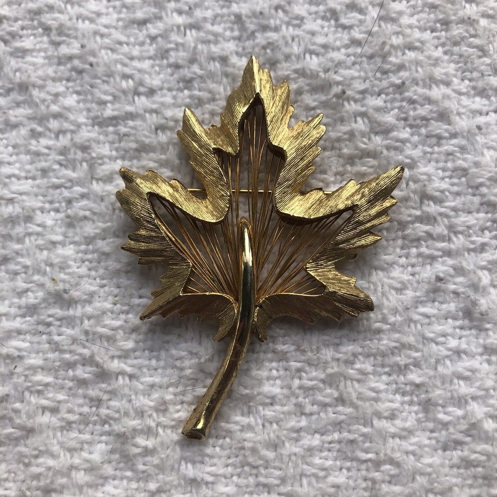 Maple Leaf Brooch Capri Gold Tone Filigree Center Mid Century Lapel Pin Pinback