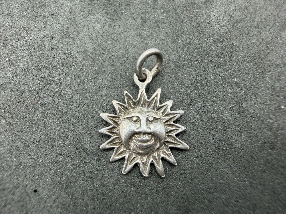 0.66g Vintage Sterling Silver 925 Sun Face Pendant Radiant Celestial Charm M