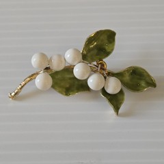 Vintage Mistletoe Brooch Green Enamel White Berry Christmas Holiday Gold Tone…