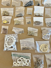 30lb LOT Vintage Jewelry Necklace Brooch Pendant Earrings Bracelet Costume Watch