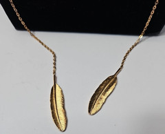 VINTAGE 1970-80’S 30″ CHAIN W/GOLD TONE FEATHERS LARIAT NECKLACE!
