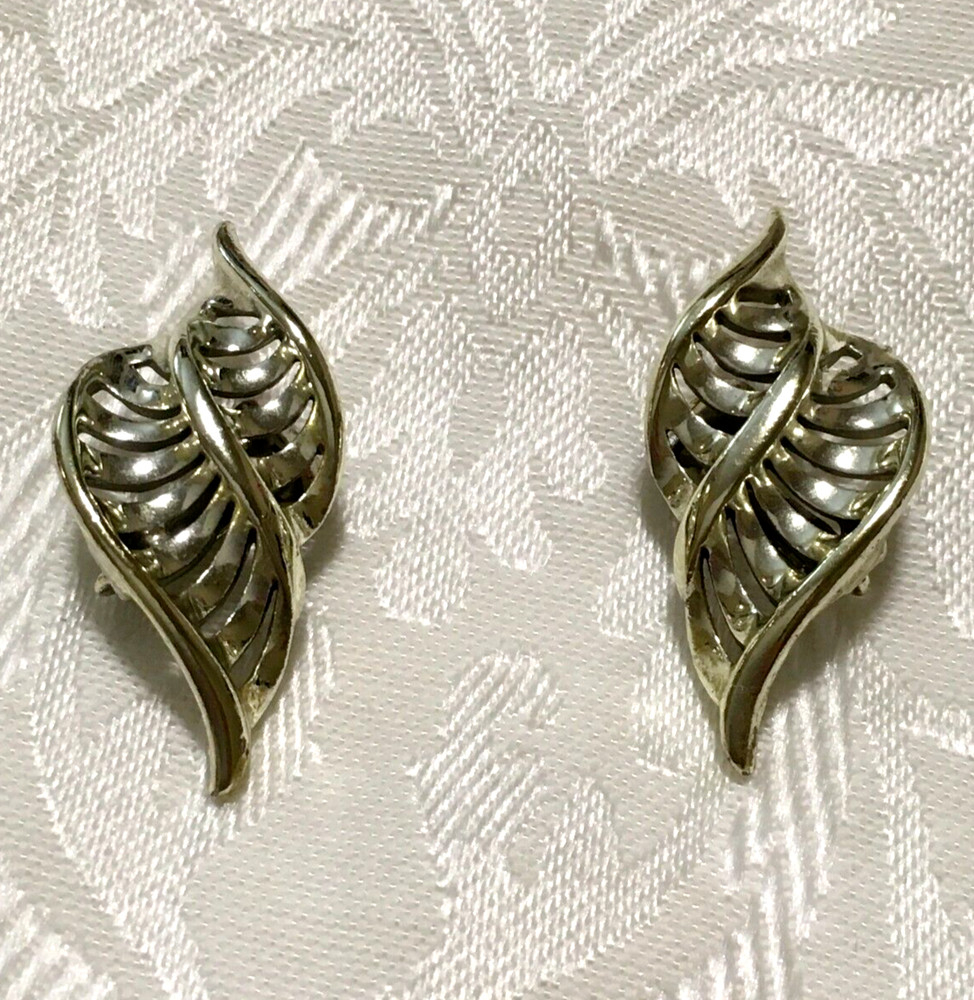Vintage Coro Silver Tone Shell Shape Earrings Clip Ons signed Mid Century