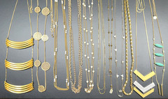 100 pcs Vintage Now Gold Tone Pendants Chains Necklaces Lot Signed & Unsigned