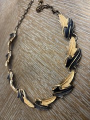 Mode ART Signed Vintage Gold Black Oak Leaf Collar/ Choker Necklace