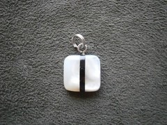Mother of Pearl & Black Glass Vintage Bracelet Charm Pendant 2.0g