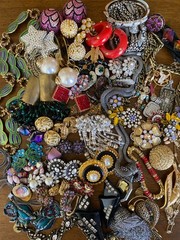 Jewelry Repair Lot 50+ Very Nice Many Signed Missing Rhinestones Resell Harvest