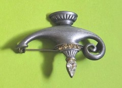 Vintage AJC Signed GENIE’S LAMP w/ Clear Stones Brooch In Pewter