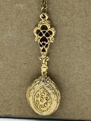 1928 Jewelry Co Signed Victorian Revival Filigree Locket Pendant Necklace 26”