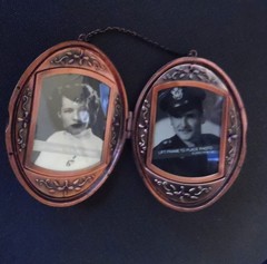 Vintage Large OVAL Floral Photo Locket Pendant/Small Chain/RHINESTONES