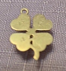 FOUR LEAF CLOVER Shamrock Charm Pendant Irish Lucky Vintage 1.1 grams W/pearl