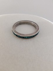 ​Vintage Sterling Silver Channel Set Emerald Green CZ Eternity Ring Band Sz 4.75