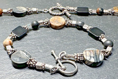 VINTAGE ASSORTED STONE SILVER TONE SET: 16″ NECKLACE & 7.75″ BRACELET I36