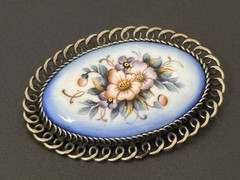 🌸 Vintage Hand Painted Enamel Floral Brooch Oval Blue Silver Tone Pin