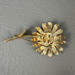 Vintage Brooch Earrings Set Gold Tone Daisy Flower Brushed Satin Clip On