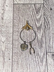 Vtg Gold Tone Eyeglass Holder Spectacle Loop Pendant +2 Charms Wishbone Heart