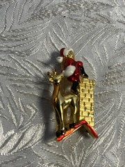 Vtg. VERO Xmas Santa Claus On Roof Pin Brooch Spring Bobblehead Trembler Enamel