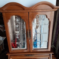 LARGE WOOD JEWELRY BOX FILLED with VINTAGE 150+ PIECES COSTUME JEWELRY