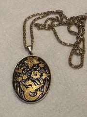 VTG 2 “ GOLD PLATED DAMASCENE PENDANT ON 24” CHAIN- Costume Jewelry